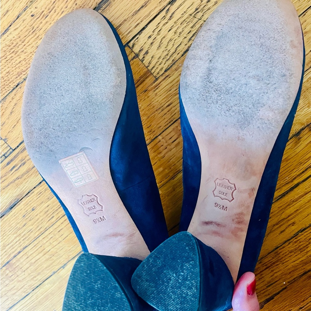 Tory Burch Navy Suede Pump - Picture 4 of 4